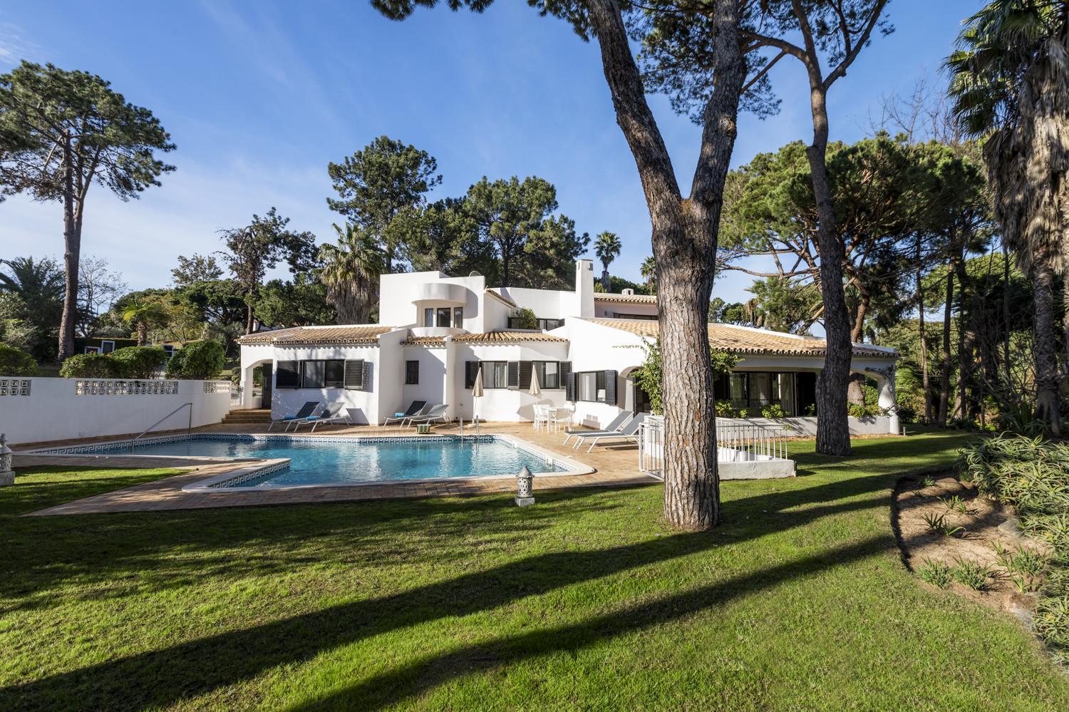 Crop 9999 1000 Villa Ancao Quinta Do Lago Olivers Travels 1