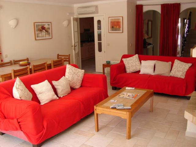 Lovely 4 bedroom villa in Vale Do Garrao Close to Beach
