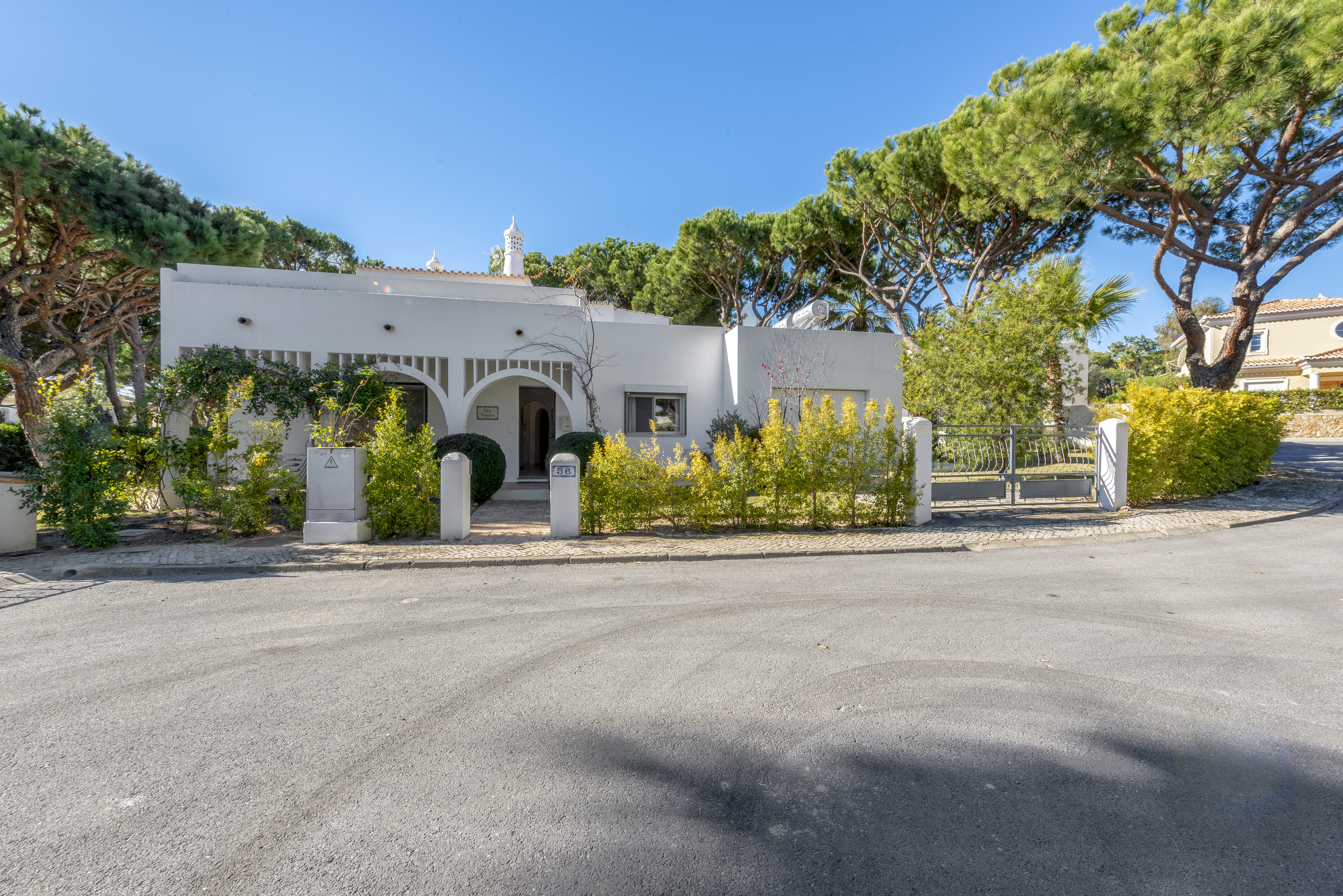 Four bedroom Vale do Garrao villa