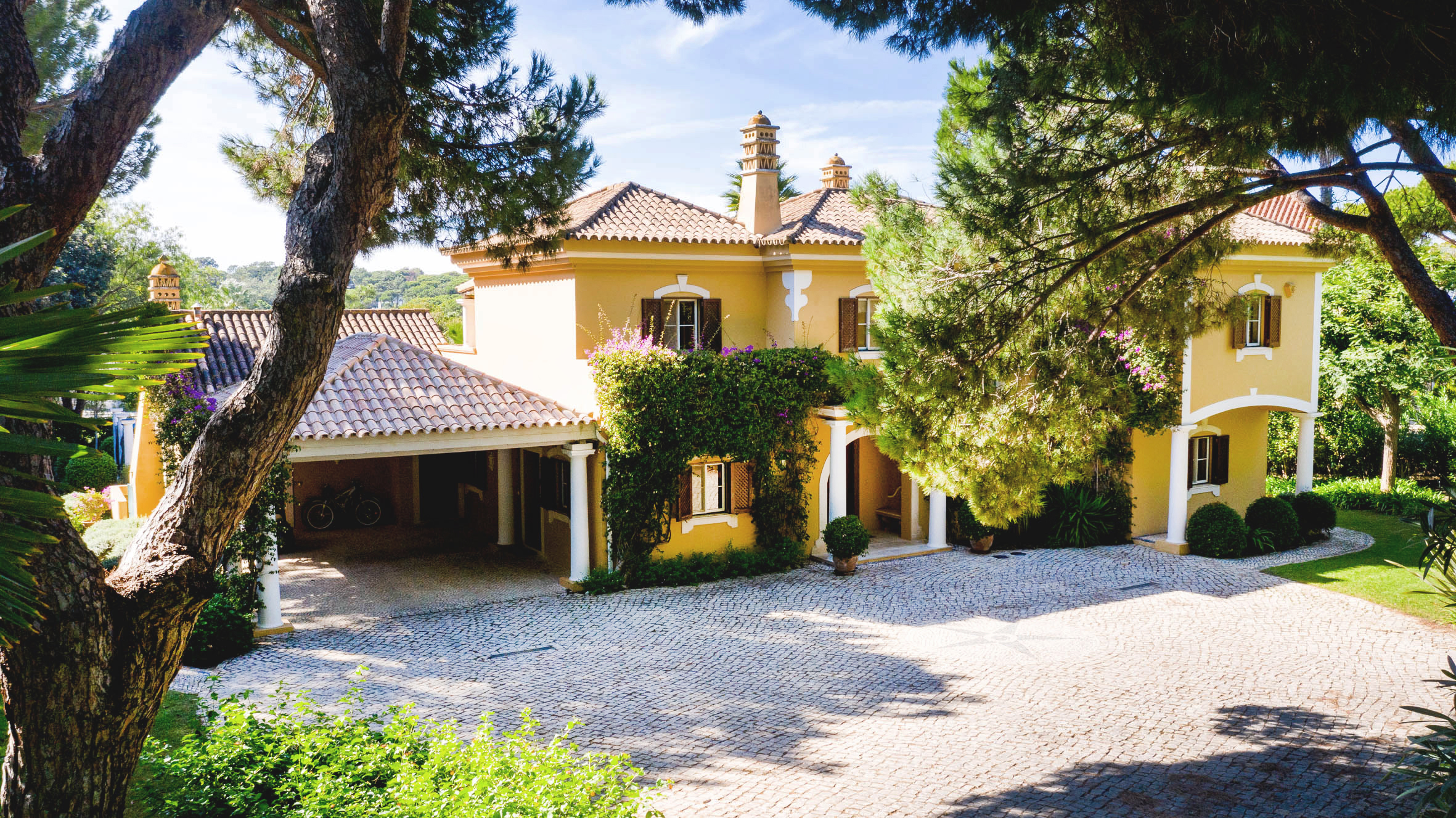 Four bedroom Pinheiros Altos villa