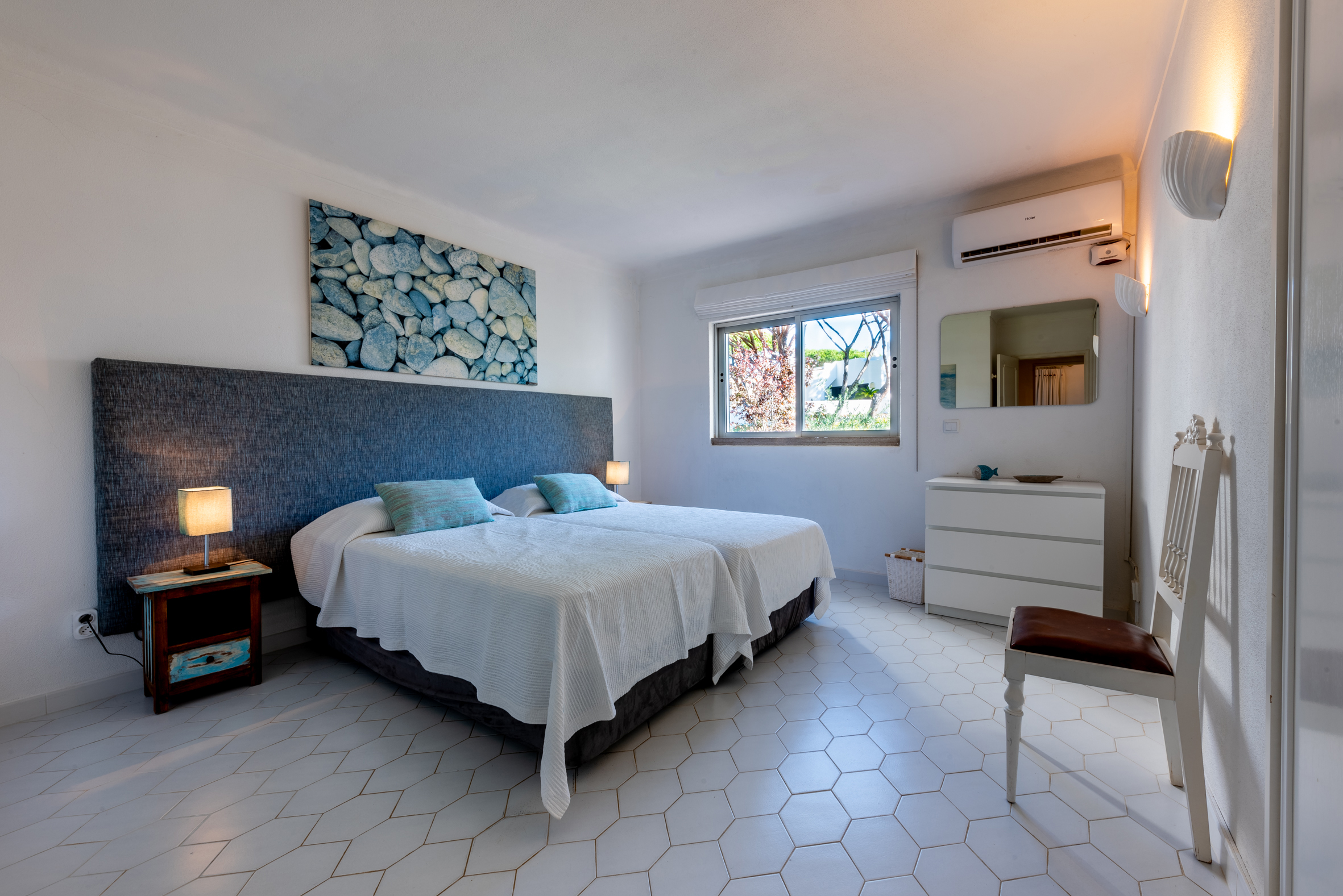 Four bedroom Vale do Garrao villa