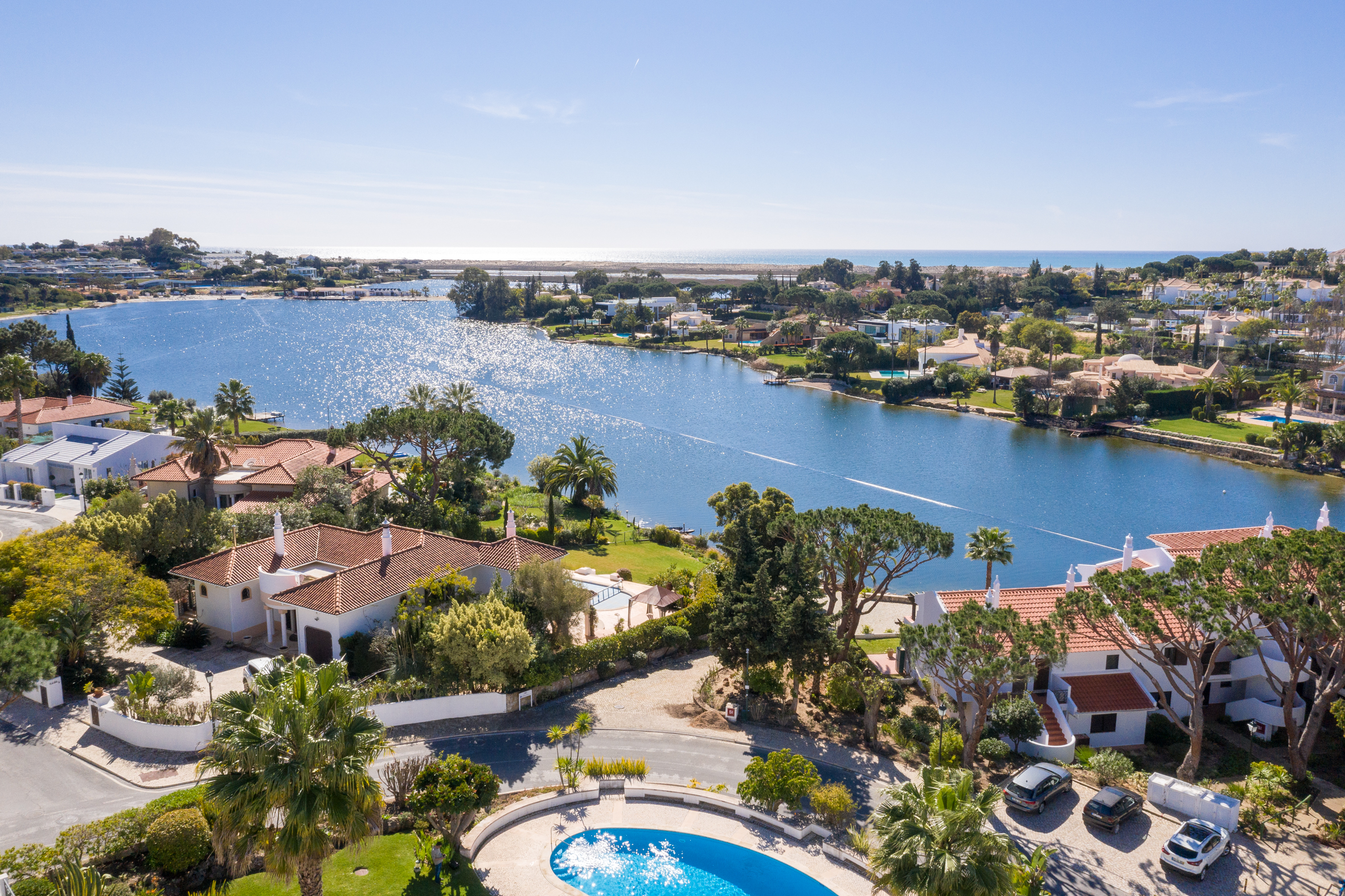 Luxury Three bedroom Lakeside townhouse