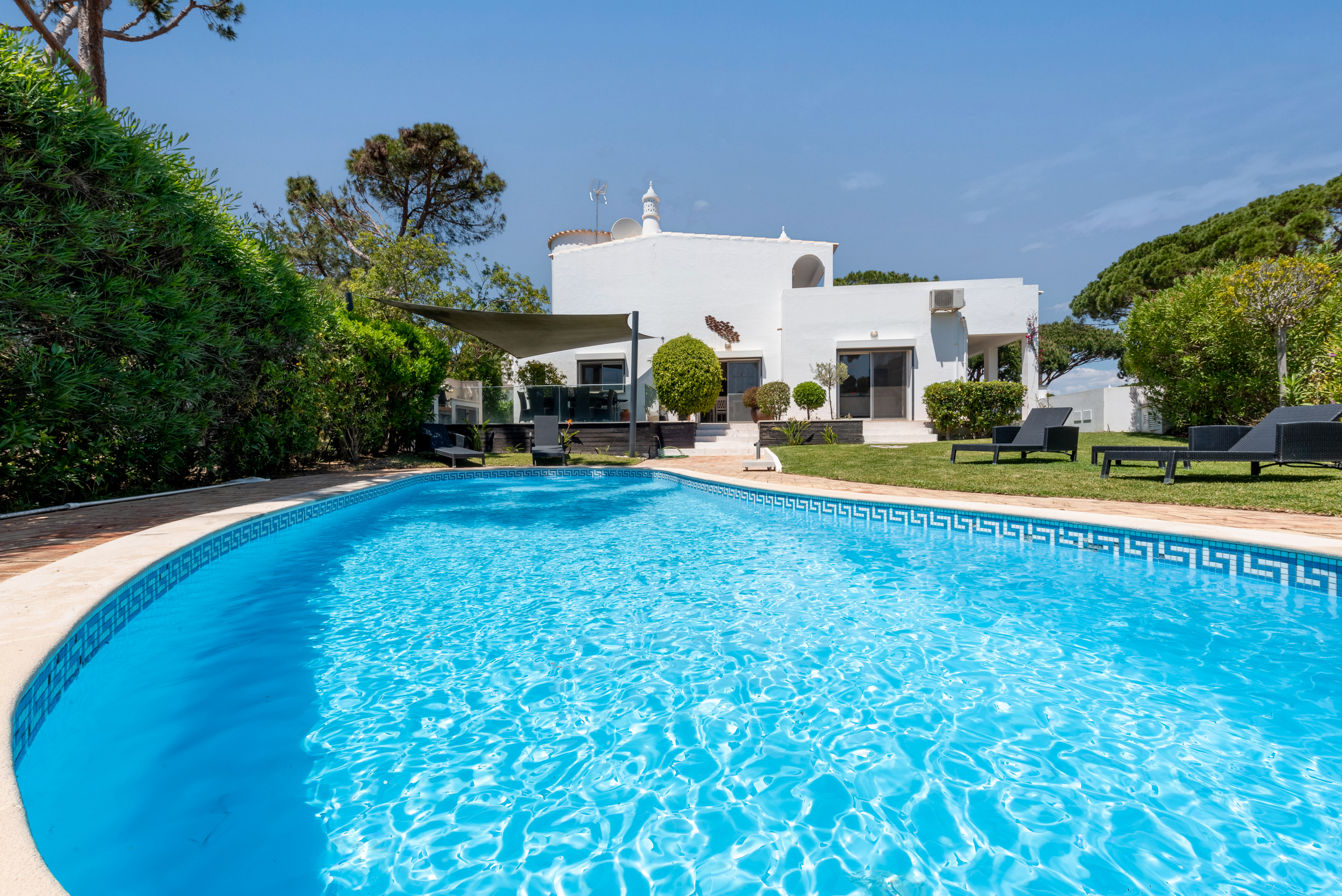 Four bedroom Vale do Garrao villa